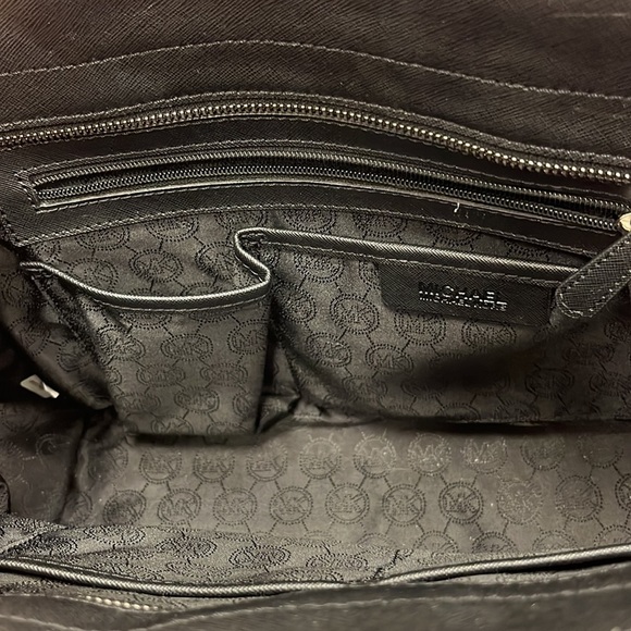 Like new Michael Kors handbag - Picture 7 of 8